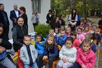 Кметът Апостолов подари нови телевизори на детската градина в Долно Осеново