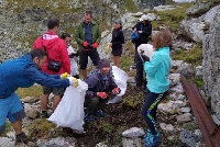 110 чувала с отпадъци събраха доброволци край Мальовица