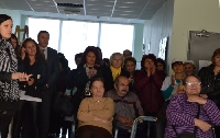 Кметът Камбитов на крака при старите хора от Дома в Струмско