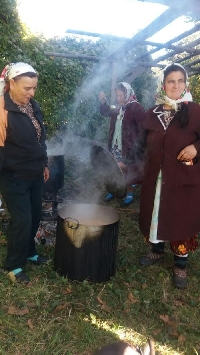 Мюсюлмани и християни заедно на храмов празник в село Скребатно