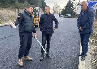 Кметът на Белица инспектира ремонта на главната улица в село Краище