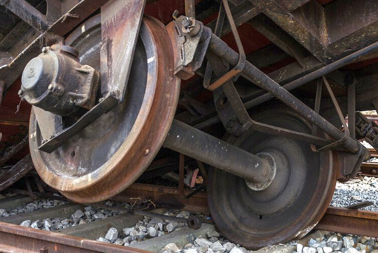 ЖП инциденти! Влак се заби в стълб на Централна гара в София, в Сърбия композиция с амоняк дерайлира