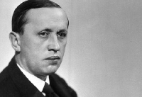 Карел Чапек: Има няколко начина да направим градина, най-добрият е да се възложи на градинаря Карел Чапек: Има няколко начина да направим градина, най-добрият е да се възложи на градинаря