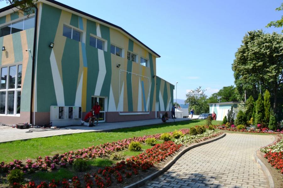 ДНСК иска да затвори три сгради в парк  Македония, 500 деца може да останат без зали за тренировки