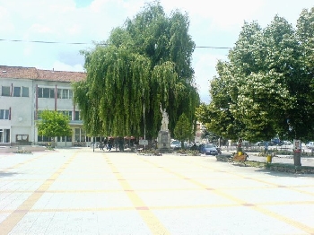 Сатовча благоустроява коритото на река Бистрица