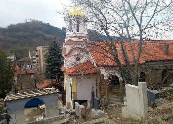 Правят електронен кадастър старото гробище в Дупница, откриват обновения храм 20 април