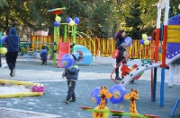 Община Благоевград и ЛИДЛ подариха на децата обновена площадка