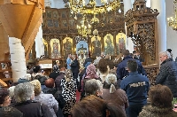 Митрополит Серафим отслужи литургия в ремонтирания храм на Белица, вътрешният министър дари чудотворна икона