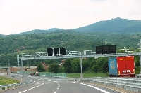 Неотложни ремонти от Дамяница до Струмяни на АМ  Струма”, скоростта пада до 50 км в час