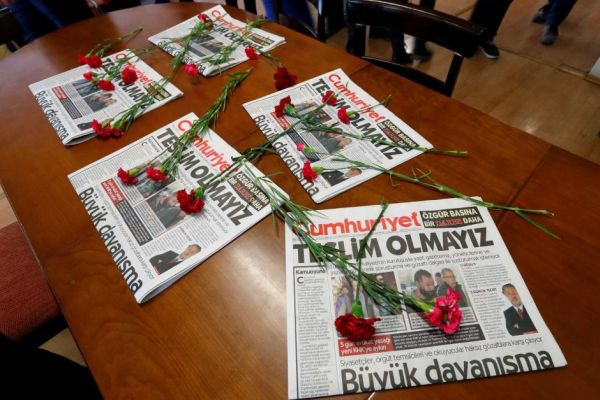 Арести на опозиционни журналисти в Турция