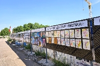 Деца почетоха 24 май с арт инсталация пред новостроящия се храм в Люлин Деца почетоха 24 май с арт инсталация пред новостроящия се храм в Люлин