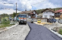 Ромската махала в село Баня ще е с по-добро електрозахранване, ще има и нова детска площадка Ромската махала в село Баня ще е с по-добро електрозахранване, ще има и нова детска площадка