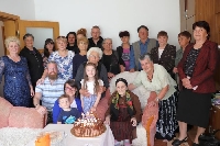 Пет поколения наследници честитиха вековния юбилей на баба Александра от Банско