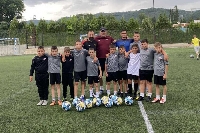Бивш футболист на Септември-Симитли се завърна от Канада с подаръци за децата от школата