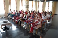 Танцьори от община Струмяни разкриха красотата на кукерството и народните танци пред младежи в Струмица