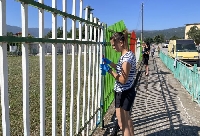 Деца и възрастни показаха как се прави добро - боядисаха оградата на детската градина в кв. Ораново