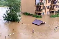 Призовават туристите и туроператорите да не се евакуират сами от Царево Призовават туристите и туроператорите да не се евакуират сами от Царево