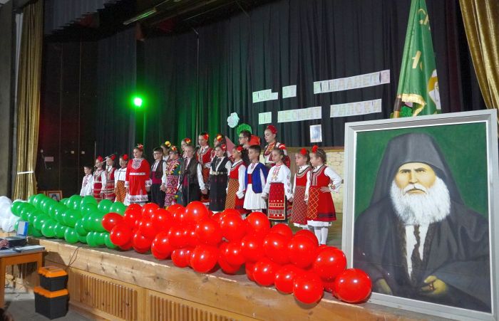Училището в Горно Драглище със запомнящ се празник за 230 г. от рождението на своя патрон