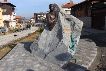 В Банско откриха паметник на легендарния алпинист Пройката