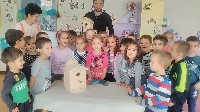 Малчугани от Разлог изработиха цветни къщички за птици
