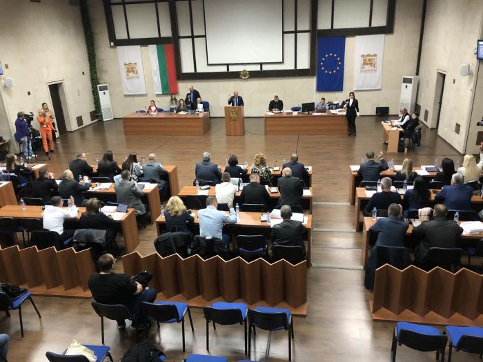 Първата работа на новите съветници на Благоевград е да си потърсят 2000 лева заплата