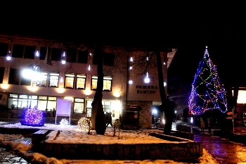 Банско засия в коледни светлини
