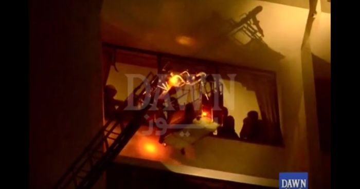 Пожар в Карачи взе жертви