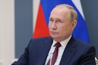 Владимир Путин отново протяга ръка към президентския пост в Русия