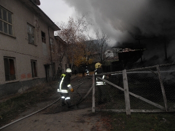 Пожар остави без дом две семейства в село Блатска