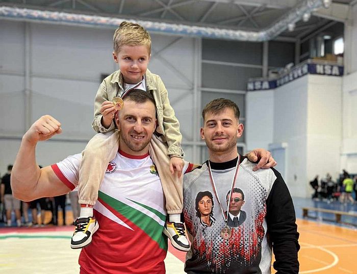 Злато и бронз от шампионата по сумо спечелиха състезатели от община Симитли
