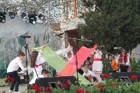 Нелина, Торино, Пашата и десетки самодейци веселят Струмяни на празника на общината