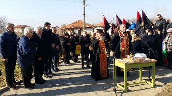 В Капатово откриха паметник на жертвите на комунизма