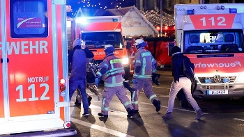 Полицията в Берлин: Камионът умишлено е насочен към коледния базар