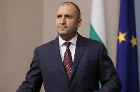 Радев: Да си пожелаем вяра и сили за достойни дела в наситения с изпитания живот Радев: Да си пожелаем вяра и сили за достойни дела в наситения с изпитания живот
