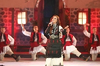 Не остана време, започва концертът на Великден в центъра на Белица с песните на Радостина Паньова