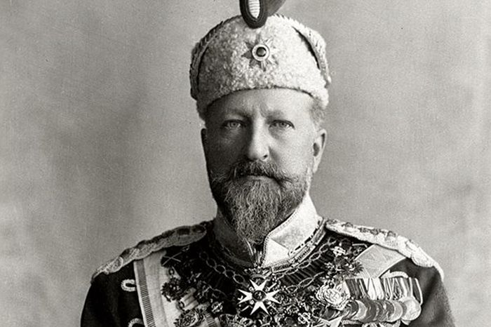 Военен самолет транспортира тленните останки на цар Фердинанд I до България