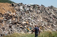 Спряха камионите към незаконното сметище край Изгрев, ще караме строителните отпадъци в Бобошево