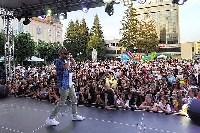 Рапърът Криско разпя феновете си в град Разлог с вдъхновяващ концерт