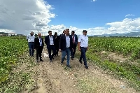 Министър Георги Тахов обеща противоградова защита на земеделците в Гърменско