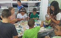 Деца учат занаяти в Белица, правят красиви сувенири в арт ателие