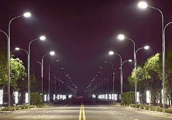 Монтират икономични и ефективни LED лампи в град Петрич
