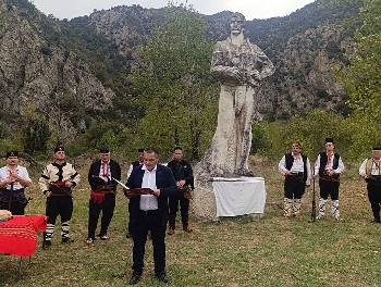 Паметник на Стоян войвода откриха край Кресна