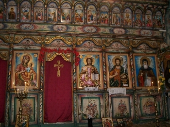 Десетки миряни търсят изцеление в църквата Св. Антоний в Мелник