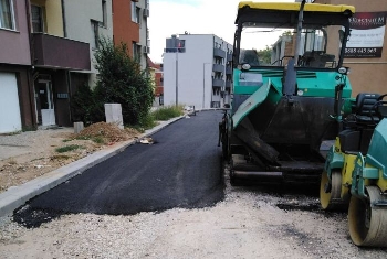 Кметът Байкушев подписа споразумения ремонт 3 улици и булевард, чакат се близо 10 млн. лв.