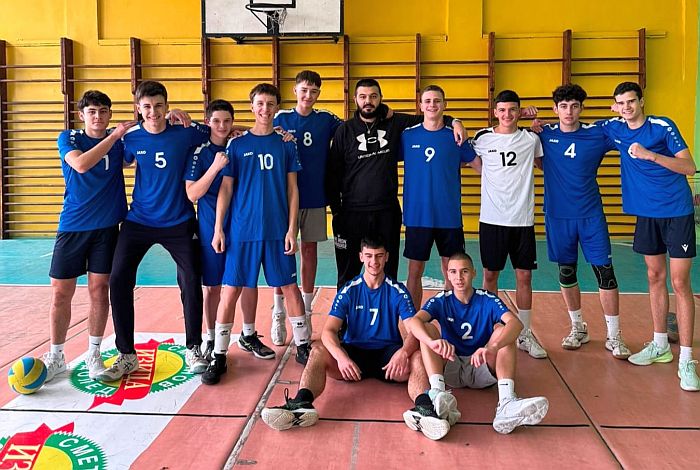 Ученици от Якоруда и Разлог се състезават по футбол и волейбол