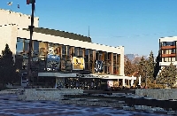 Ловки крадци свиха медна ламарина от благоевградския театър
