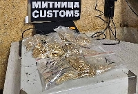 Мъж крие златни накити за близо 300 000 лева под ластичен колан Мъж крие златни накити за близо 300 000 лева под ластичен колан