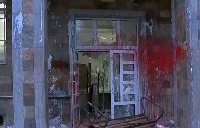 Протестиращи обстрелваха полицията в Хасково с яйца и домати заради убийството на Магдалена Протестиращи обстрелваха полицията в Хасково с яйца и домати заради убийството на Магдалена