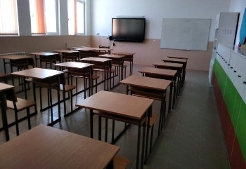 Министър Вълчев поиска да се регламентира обявяването неучебни дни