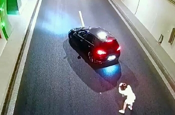 Младежи спряха в тунел Железница, да направят фотосесия колата си